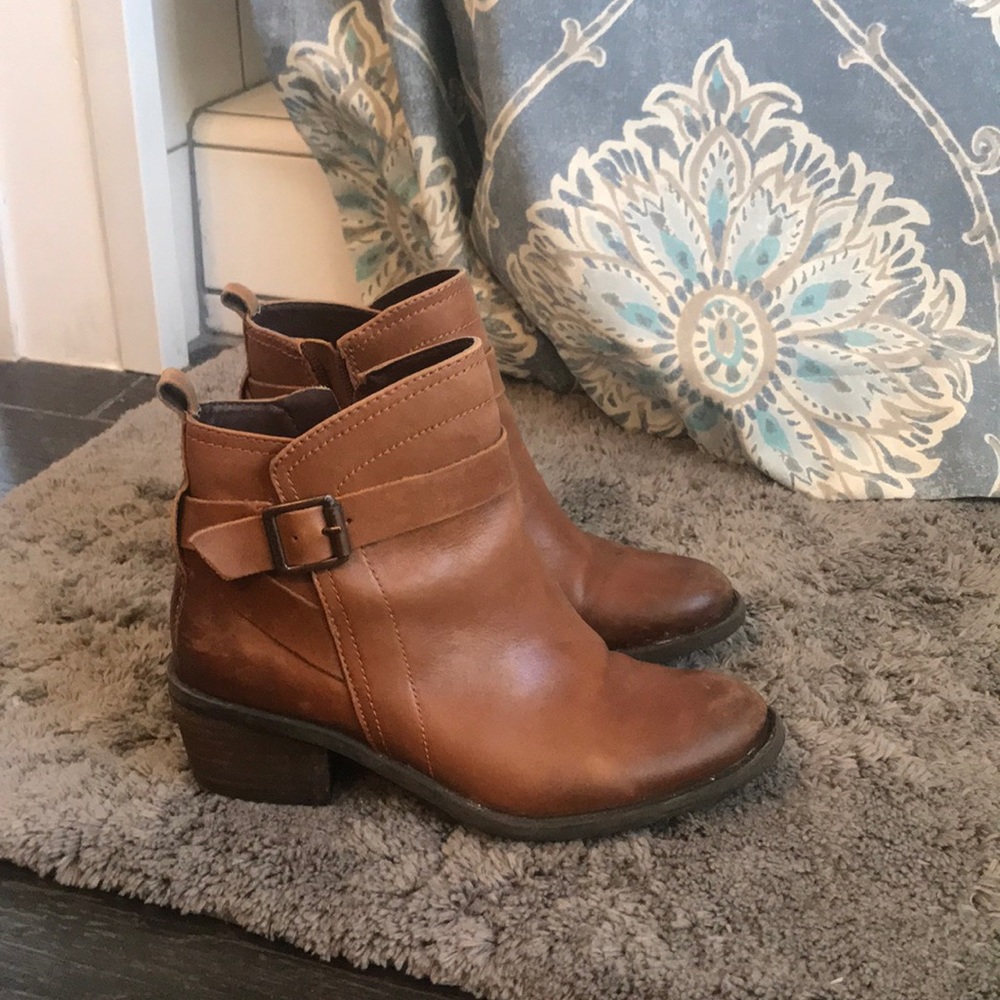 Vince Camuto short bootie